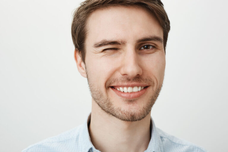 Czym płukać gardło? Odpowiadamy co zrobić przy bolącym gardle.